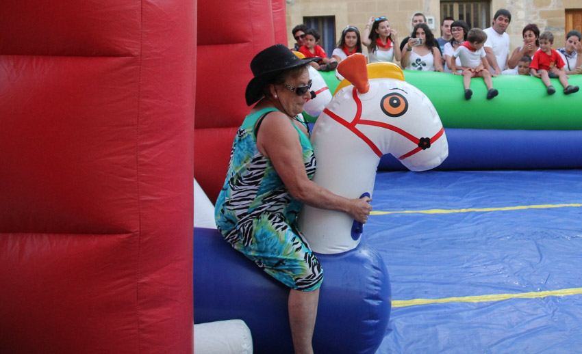 Toros y caballos hinchables gigantes